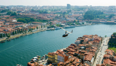 Passeio de Helicóptero na Cidade do Porto