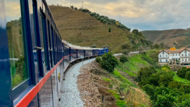 Viagem no Comboio PRESIDENCIAL - Porto e Vale do Douro